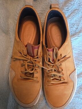 Clarks Men's Suede Sneakers in Tan with Burgundy Accent